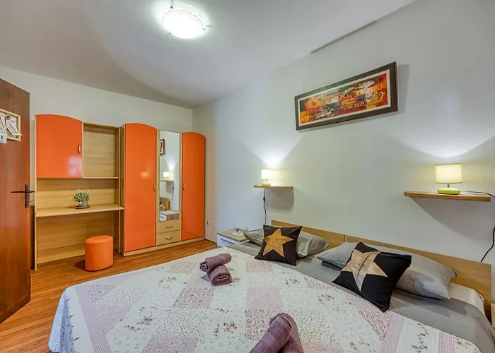 Pleasure Apartment *