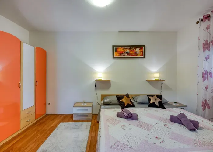 Apartment Pleasure *