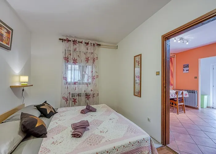 Pleasure Apartment *